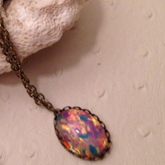 NEW handcrafted Opal cabochon on a brass chain - Picture 4 of 4